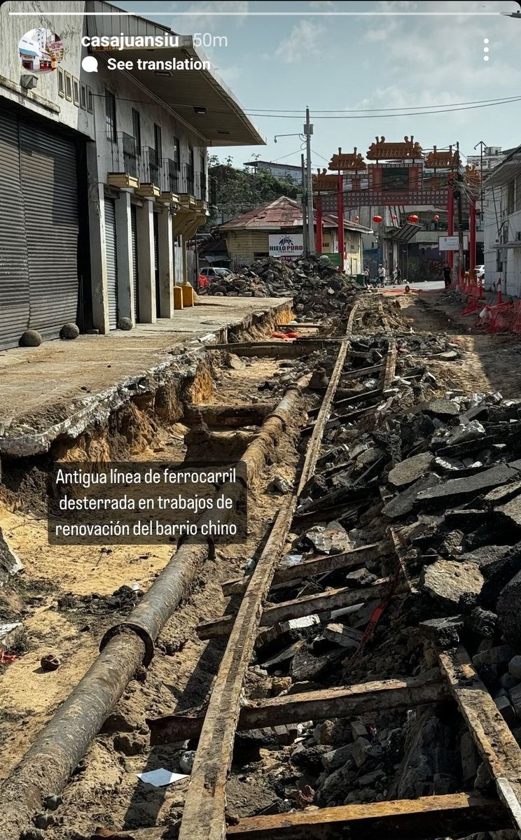 GianniMercer's tweet photo. quien habrá sido el inepto que mando a construir la calle encima de la línea del ferrocarril. esto es de importancia histórica no? https://t.co/Py4OrSo5BH