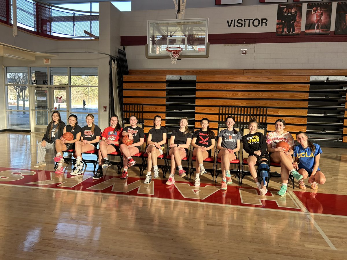 hawks_coachlb's tweet photo. Mini B coming to visit after her surgery!! We’ve missed you buddy! #itsquiet #minib @mjmurph15 https://t.co/q0zdsiBrqq