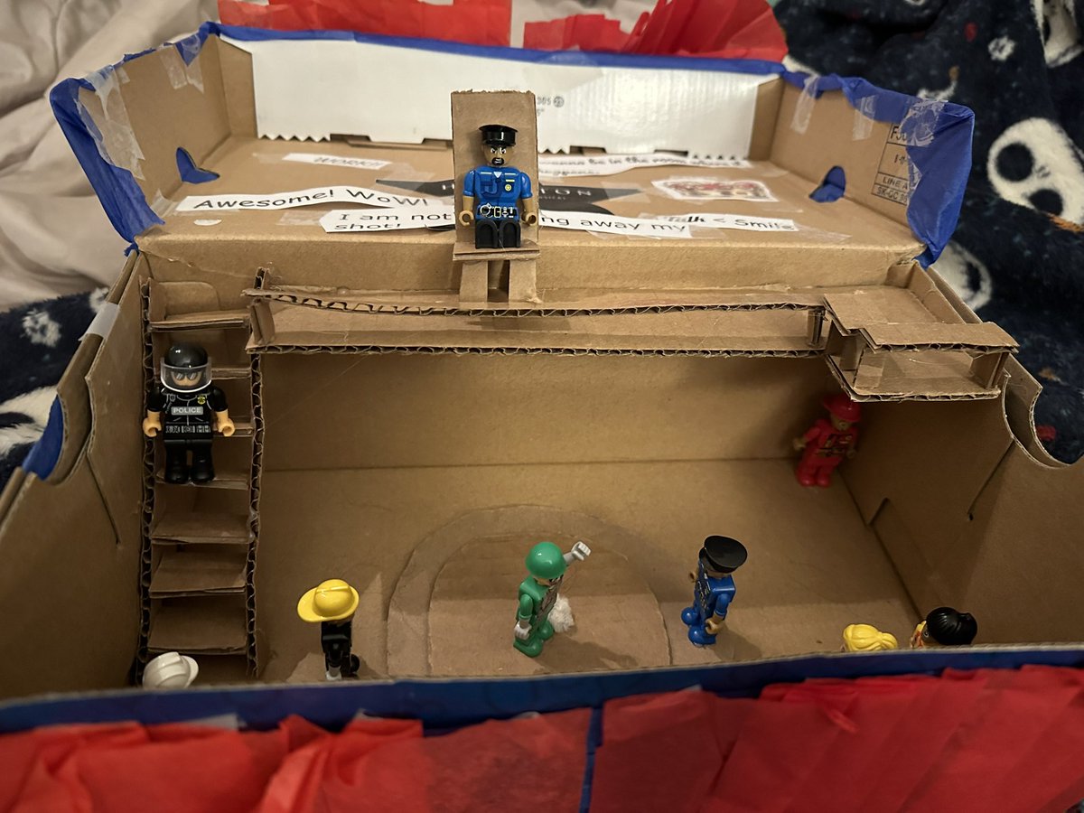 misplacedTNtwin's tweet photo. @Lin_Manuel @leslieodomjr @DaveedDiggs
My son is obsessed with @HamiltonMusical right now. He goes to been watching it every night. 
He asked me a question that I present to you. 
Was Hamilton murdered or assassin?
I also wanted to share a schools project he did. https://t.co/dGt4uCN9kh