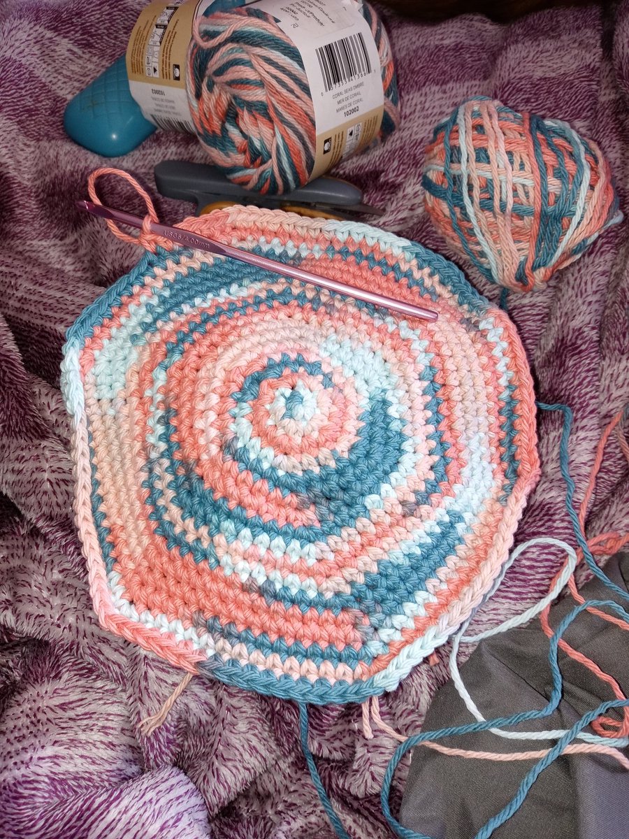 DuffneyBirdBarn's tweet photo. On my hook today is the Egg-cellent Basket in the color "Coral Seas Ombre". 
https://t.co/muYBkFW2dM
#chickenlover #backyardchickens #backyardpoultry #chickenlife #crocheting #ilovecrochet #crochet  #crochetaddict #duffneysbirdbarn #etsyfinds #etsygifts #eggcollection #eggholder https://t.co/vJBZ5WjMuU