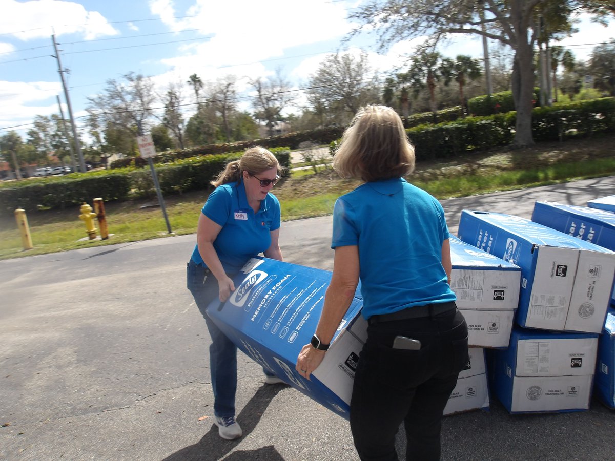 FLUMDisaster's tweet photo. Last Friday, our Long-Term Recovery staff hosted a mattress distribution event for survivors of Hurricane Ian in Southwest Florida. 

Through their work and volunteer support, the team distributed 236 mattresses to approximately 145 households. https://t.co/YI81pPSZiA
