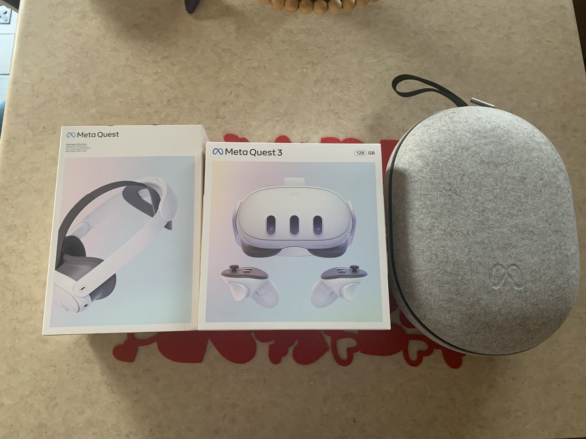 Look what has arrived today #TWR fam! <a href="/Unrecycling/">VINCEMUS</a> coming in clutch with the FREE META QUEST 3 for winning a meme contest! Thank you for the amazing gift you $CAMMER! 

Goggles really are free with admission!