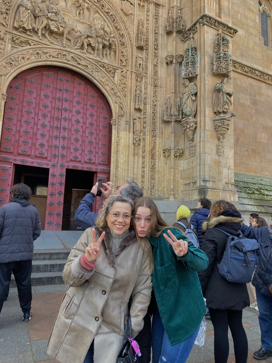 lauorantoss's tweet photo. feliz día para mi madre que es literalmente el amor de mi vida💌 https://t.co/Dfx2pLtBUV