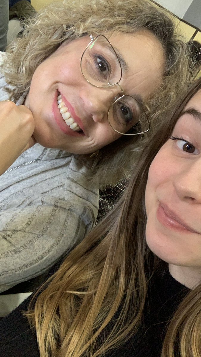 lauorantoss's tweet photo. feliz día para mi madre que es literalmente el amor de mi vida💌 https://t.co/Dfx2pLtBUV