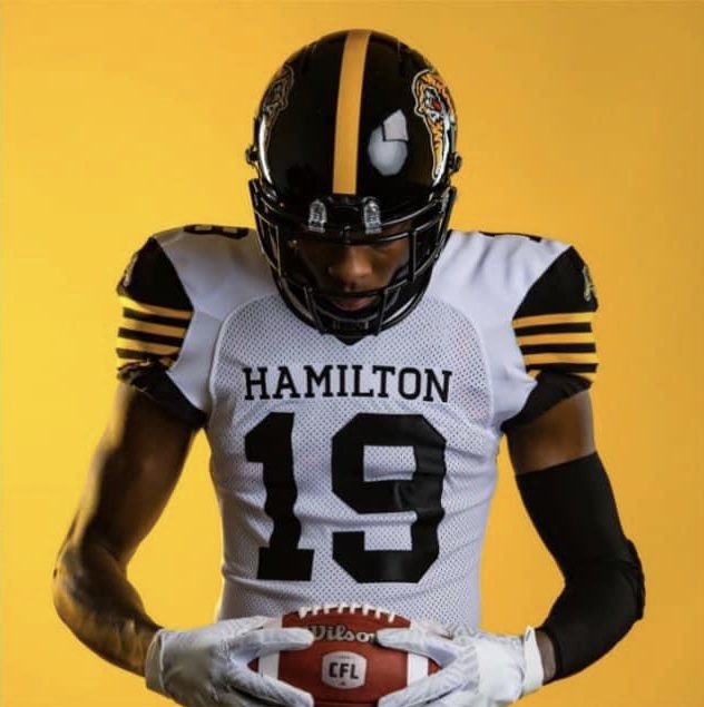 _EatinEmRaw's tweet photo. In 2019 when New Era became the jersey sponsor, they asked university football players to model the new uniforms. The model selected to rep the Ticats? None other than Ticats signee Luther Hakunavanhu. 

Who’s ready to see Luther wear the Hamilton digs for real?! 

#Ticats | #CFL https://t.co/19jnGx7QDj