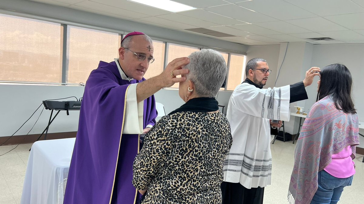 DCR_PR's tweet photo. Hoy la Oficina de Servios Religiosos y Voluntariado, coordinó la celebración de Santa Eucaristía de Miércoles de Cenizas para los empleados del DCR. Agradecemos a Ser Monseñor Tomás González González por acompañarnos en el comienzo de la cuaresma. https://t.co/ARVDOP8DeS