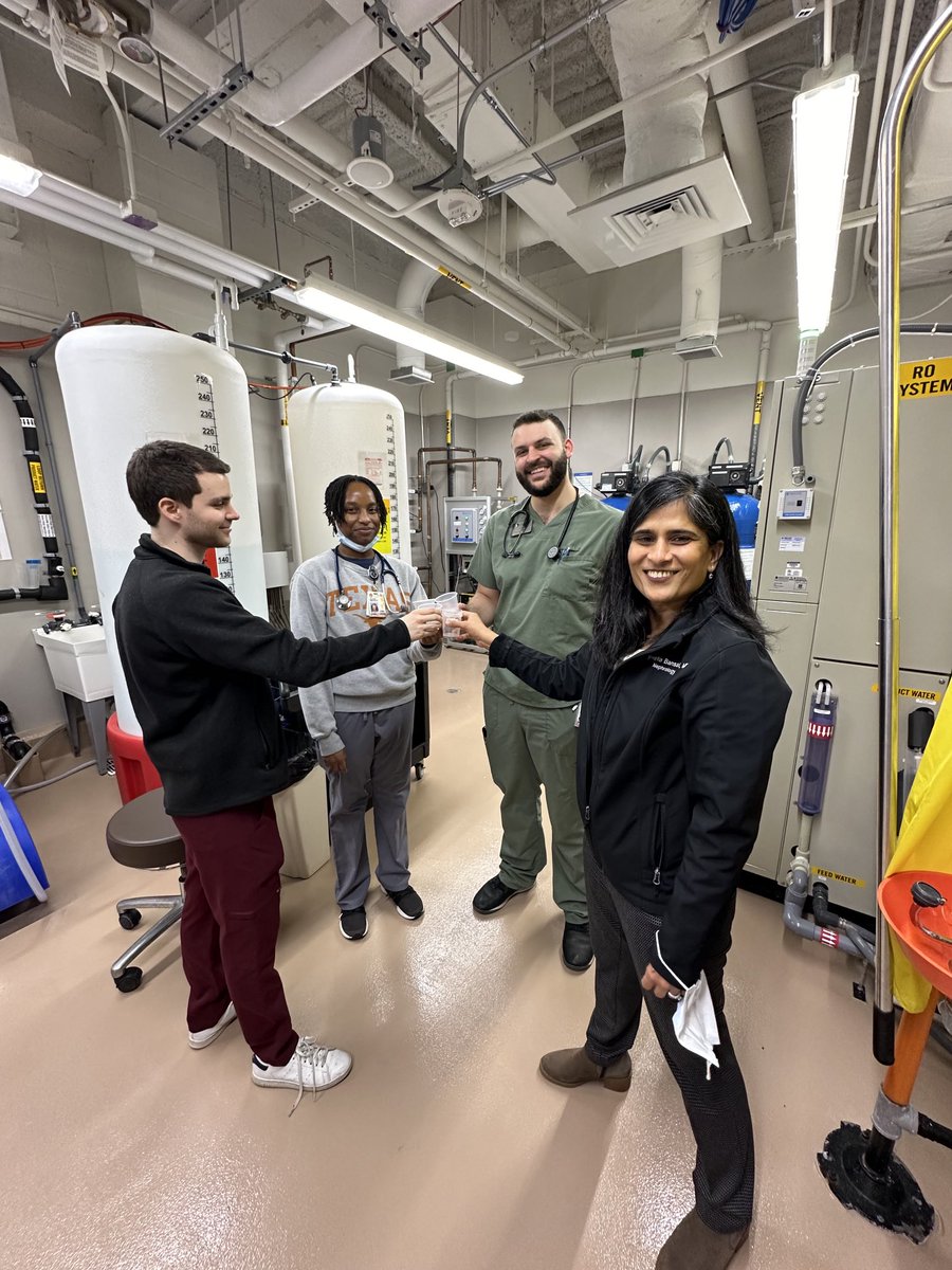 SBansalNeph's tweet image. Happy hour w Texas sky and Neph fellows, resident &amp;amp; med students- what else one can ask. Wonderful 2 weeks on service- pure learning, no politics. ⁦@UTHealthSANeph⁩ ⁦@TareqNassar12⁩ #MedEd ⁦@cardio_renal⁩