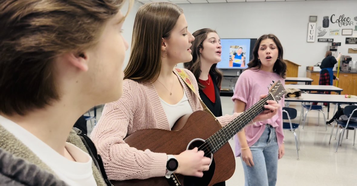 WilsonK12Tn's tweet photo. 💙 LHS SINGING VALENTINES 🎶

Valentine’s Day at Lebanon High School is always pretty special! Choir students cover the entire school singing and serenading to fellow students, teachers and staff members. It’s one of their annual fundraisers! 

1/..

🎥>> https://t.co/EqYpWMSIN7 https://t.co/qwPmc2ekd5