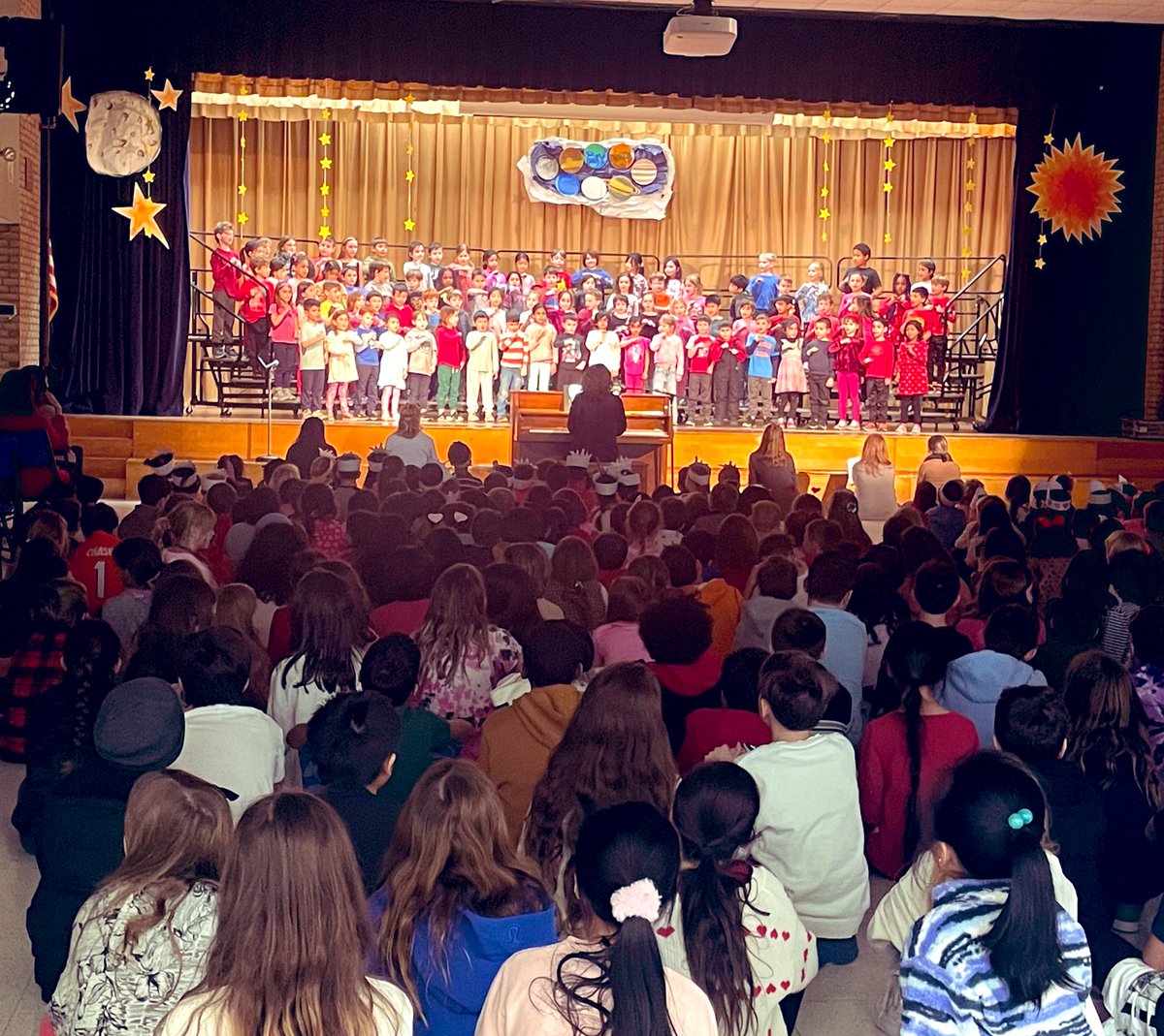 An out-of-this-world performance by our #WOschool first graders led by our incredible <a href="/Christine_Free3/">Christine Free</a>! 🪐🤩🎶 #WeAreChappaqua