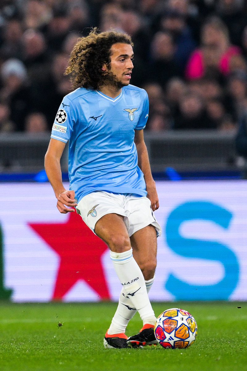 ActuFoot_'s tweet photo. Matteo Guendouzi vient de sortir un classique face au Bayern Munich en Champions League. 🇫🇷🌟 https://t.co/1rj5Nj8cEH