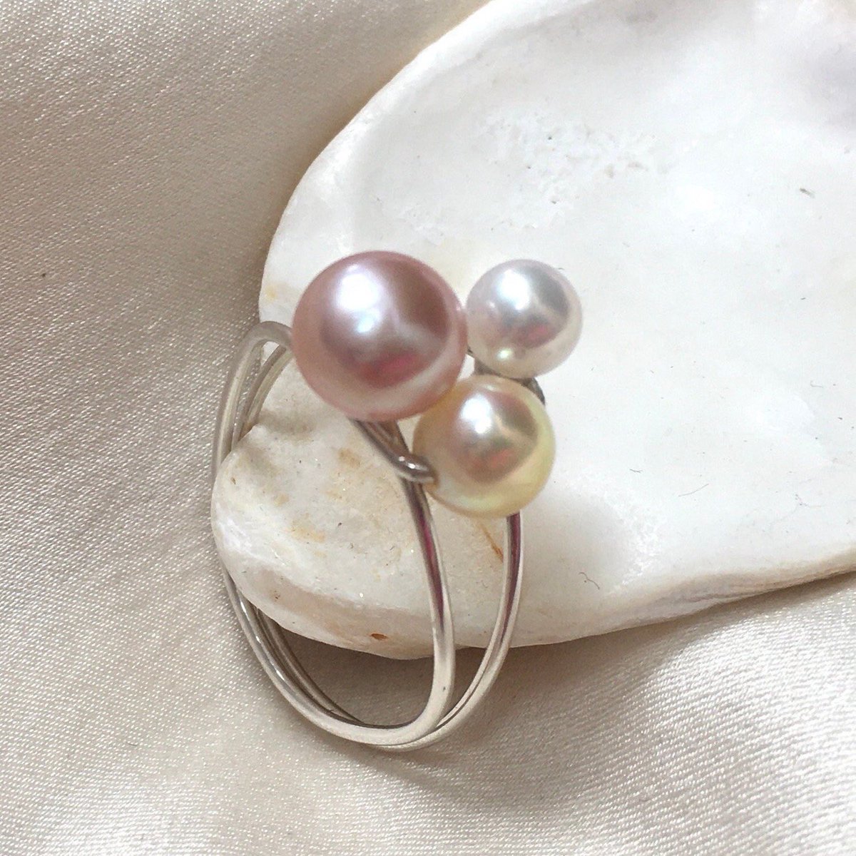 wackyjackyful's tweet image. Love your jewellery to be totally unique? So do I. Come and browse through my ‘one off’ design shop.

naimapearls.etsy.com/listing/154363…

#pearlrings #styleinspo #oneoffdesigns #Valentinesday