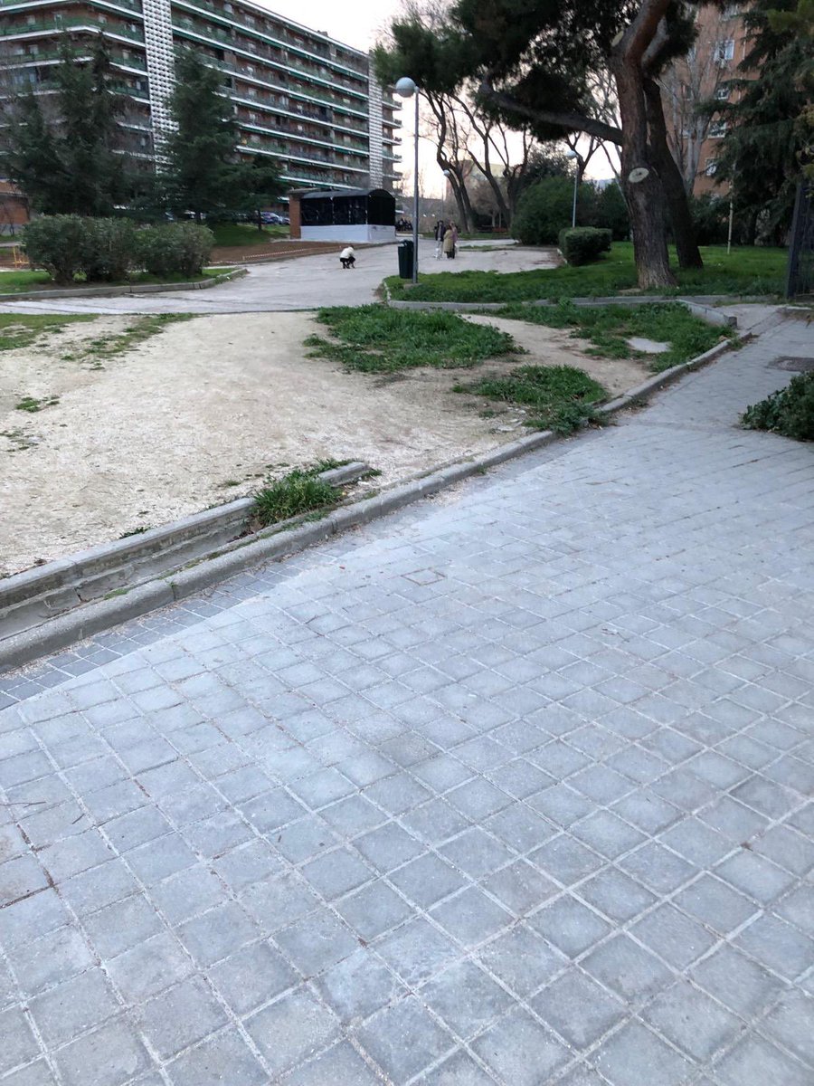 hortalezaexiste's tweet photo. Accesos a un parque innacesible @Lineamadrid @Accedes_Madrid @LaAccesibilidad @ppmadrid @JMDHortaleza @AlmeidaPP_ #syrlm
¿Hasta cuándo?
Hortaleza santa Virgilia 12-14 https://t.co/f5kQwR93iB