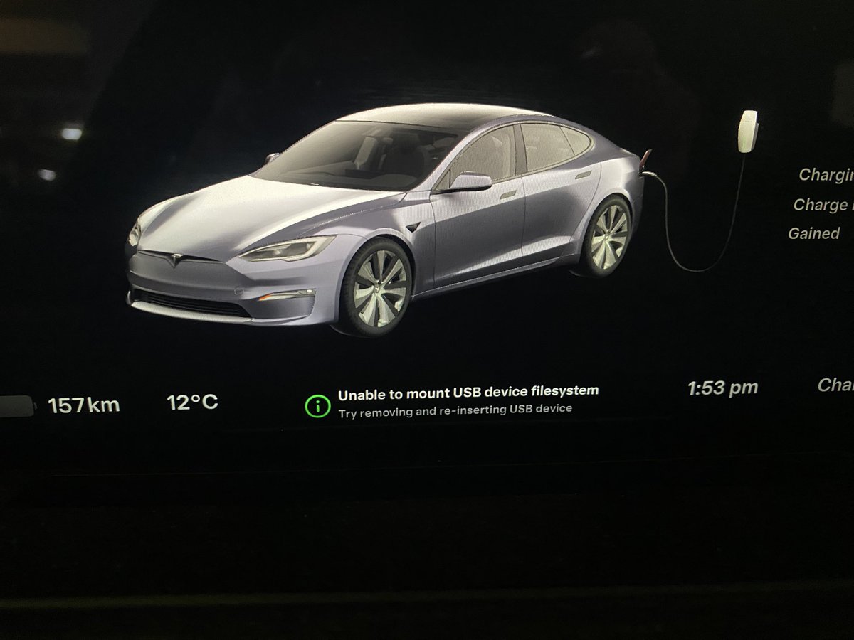DavidNelson333's tweet photo. Car can drive itself, but can’t keep a connection to a USB drive 🤣 https://t.co/zZj8PlZBLC