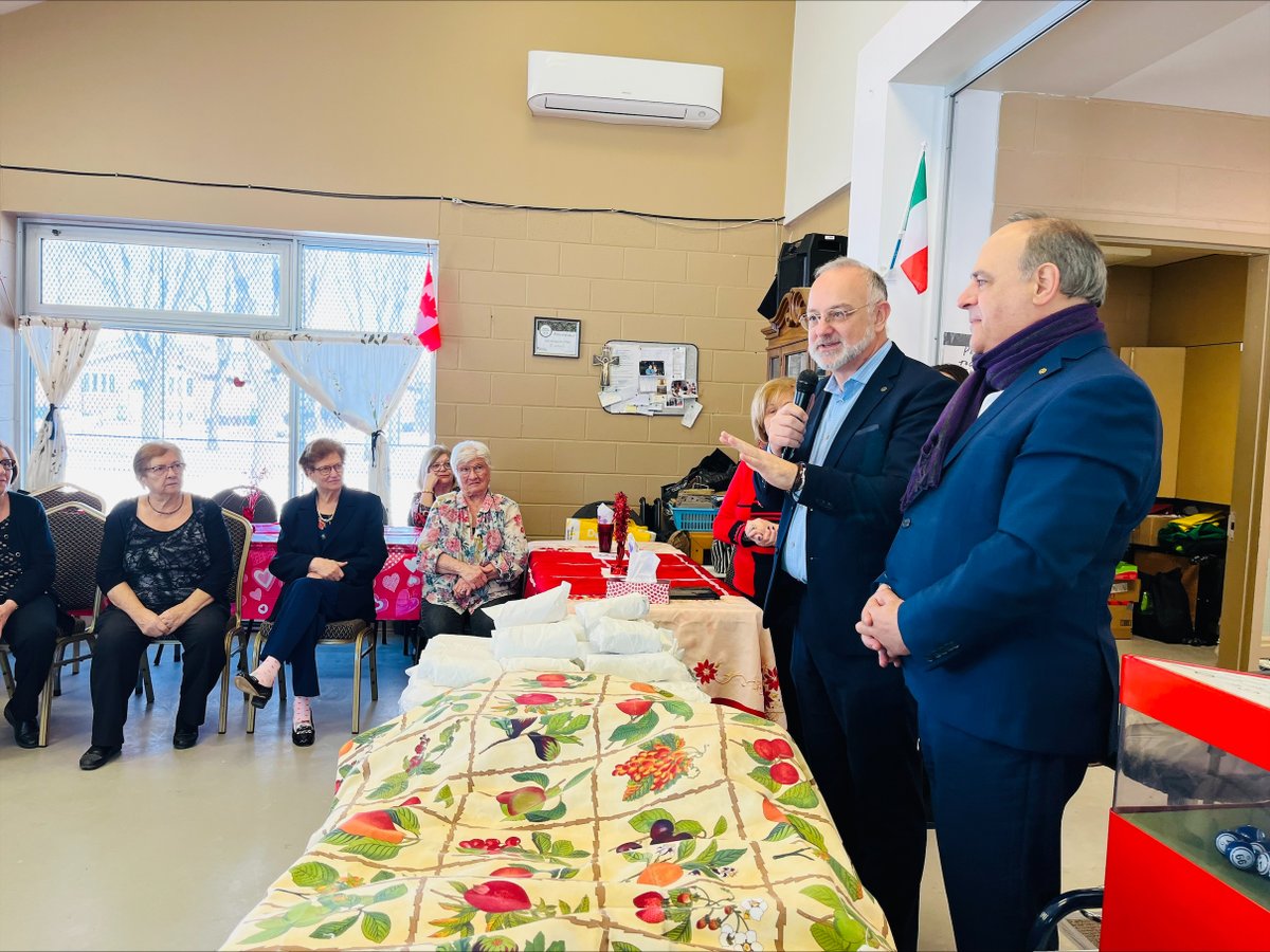 Quel plaisir de célébrer cette Saint-Valentin avec le Club de l'Âge d'Or «Il Faro» à #RDP, en compagnie de mes collègues <a href="/GiovanniRapana/">Giovanni Rapanà</a> et Nathalie Pierre-Antoine. Merci à tous et toutes, dont la présidente du club, Caterina Carlino, pour l'accueil chaleureux! 🌹💖 #polmtl