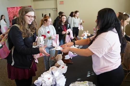 AQAdmissions's tweet photo. Happy Valentine’s Day, Saints! We had a great turnout at Student Activities &amp; Orientation‘s Stuff-a-Plush event.
AQ Dining set up some delicious snacks, the AQ Programming Board handed out 🌹 &amp;the Commuter Student Union brought 🍬.  
Have a wonderful rest of your Valentine’s Day! https://t.co/KUy2R14qc2