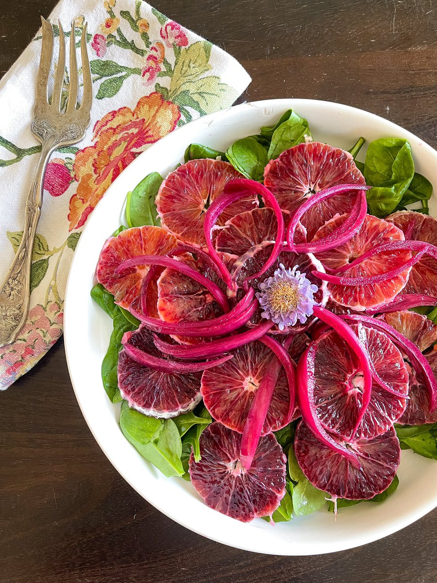 Your favorite new Valentine’s Day salad is this blood orange salad with hibiscus pickled red onions ❤️🍊 
(Picked onions recipe via <a href="/MelissasProduce/">Melissa's Produce</a> at melissas.com/blogs/sauces-s… )