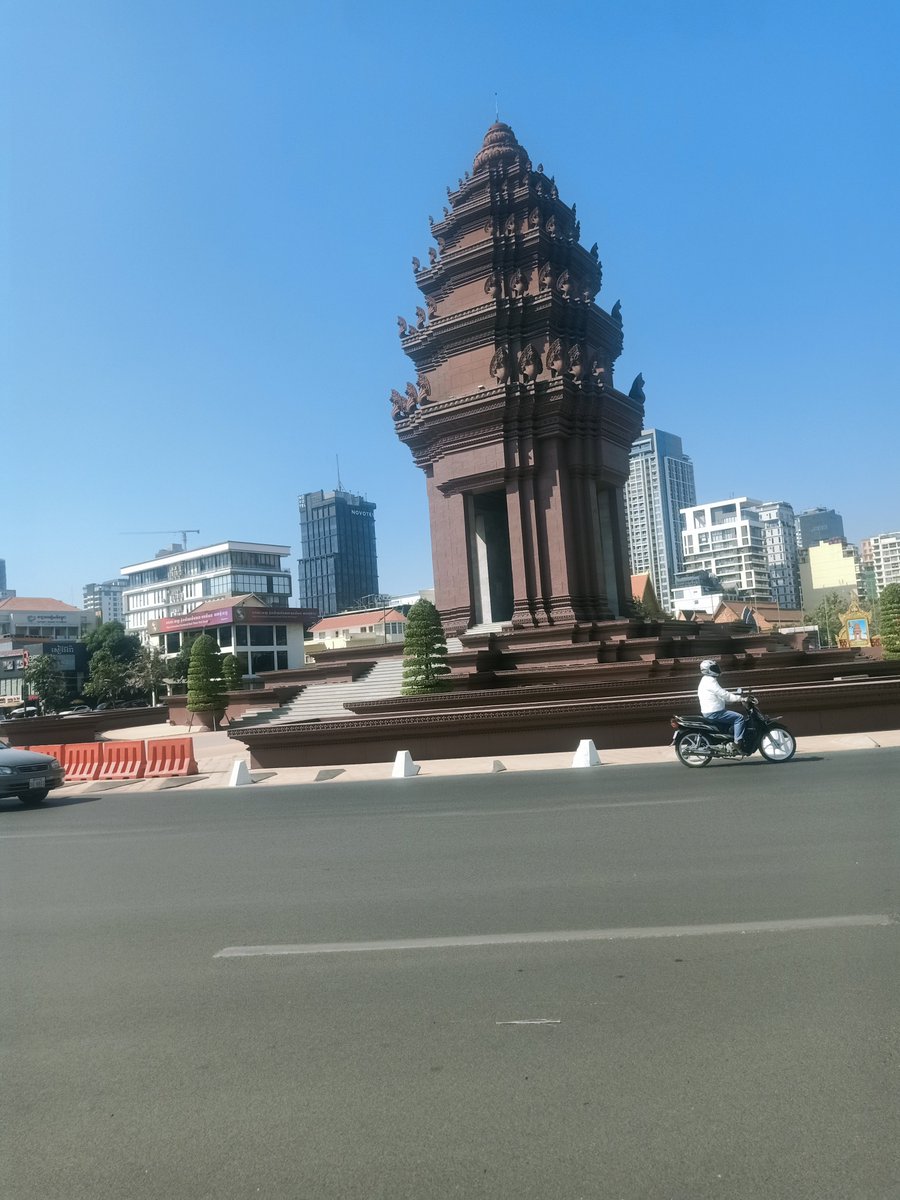 MEY7O's tweet photo. Independence Monument https://t.co/H9FjCM9sb0