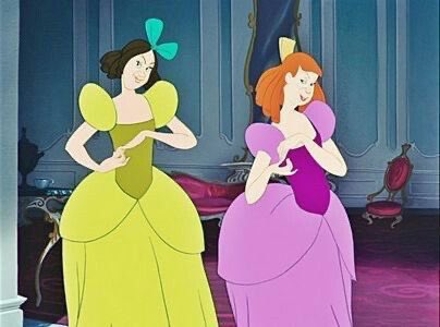 thefelicihaus's tweet photo. Oggi come non mai Rosy Chin e Anita vestite come le sorellastre di Cenerentola.

#grandefratello #luzzers https://t.co/WCfBmjQPJv