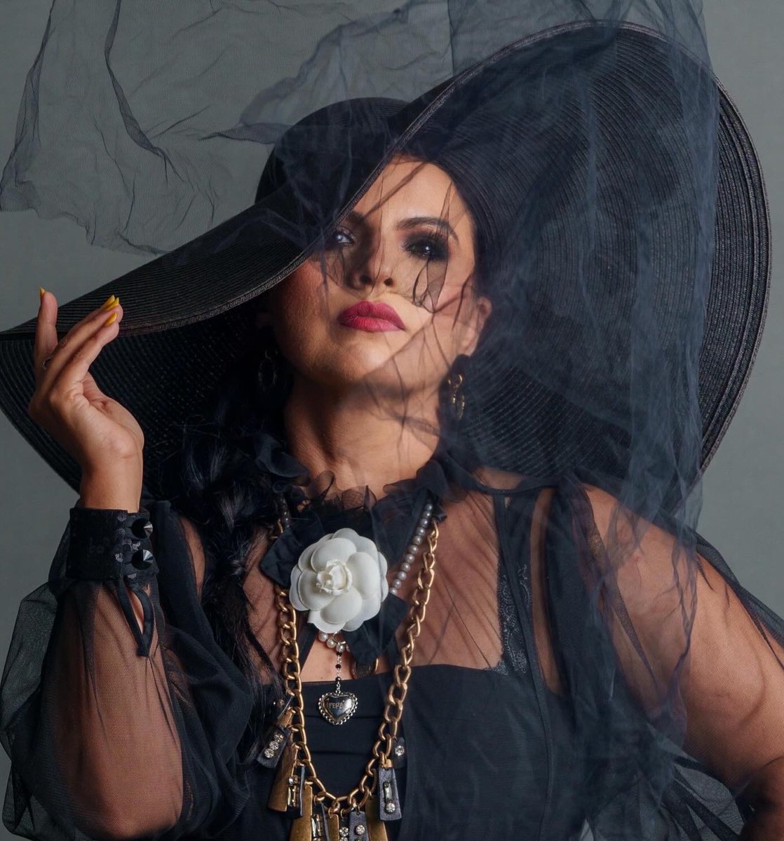 VASSY's tweet photo. To all my Lovers out there Happy #valentineday  ♠️♥️♠️ We are all allowed
to have a Dark Side......🖤♣️🖤 https://t.co/cSYapTZQGq