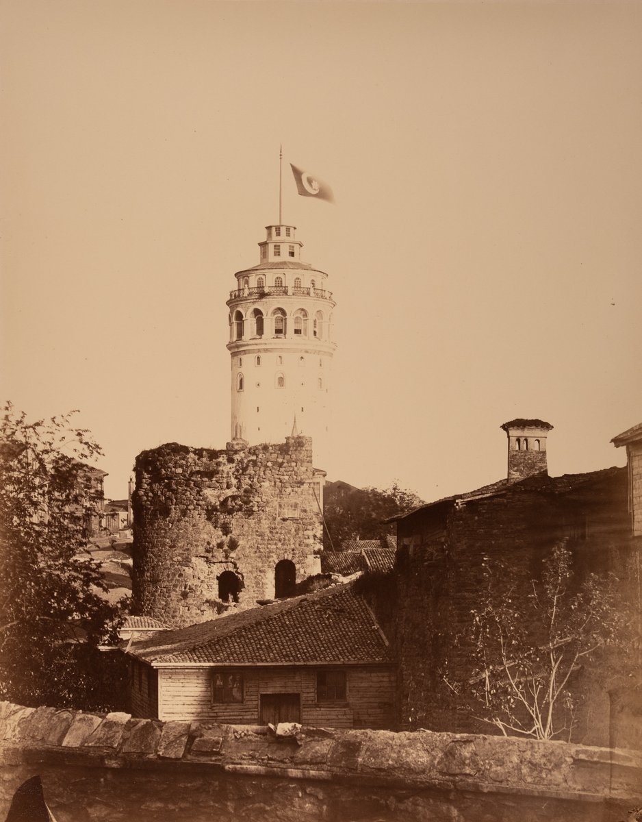 Macar arşivlerinden yeni çıkan, İstanbul'un daha önce görülmemiş yüksek çözünürlüklü fotoğrafları - 1860'ların sonu.

1 - Galata Kulesi'nde Osmanlı bayrağı dalgalanıyor.