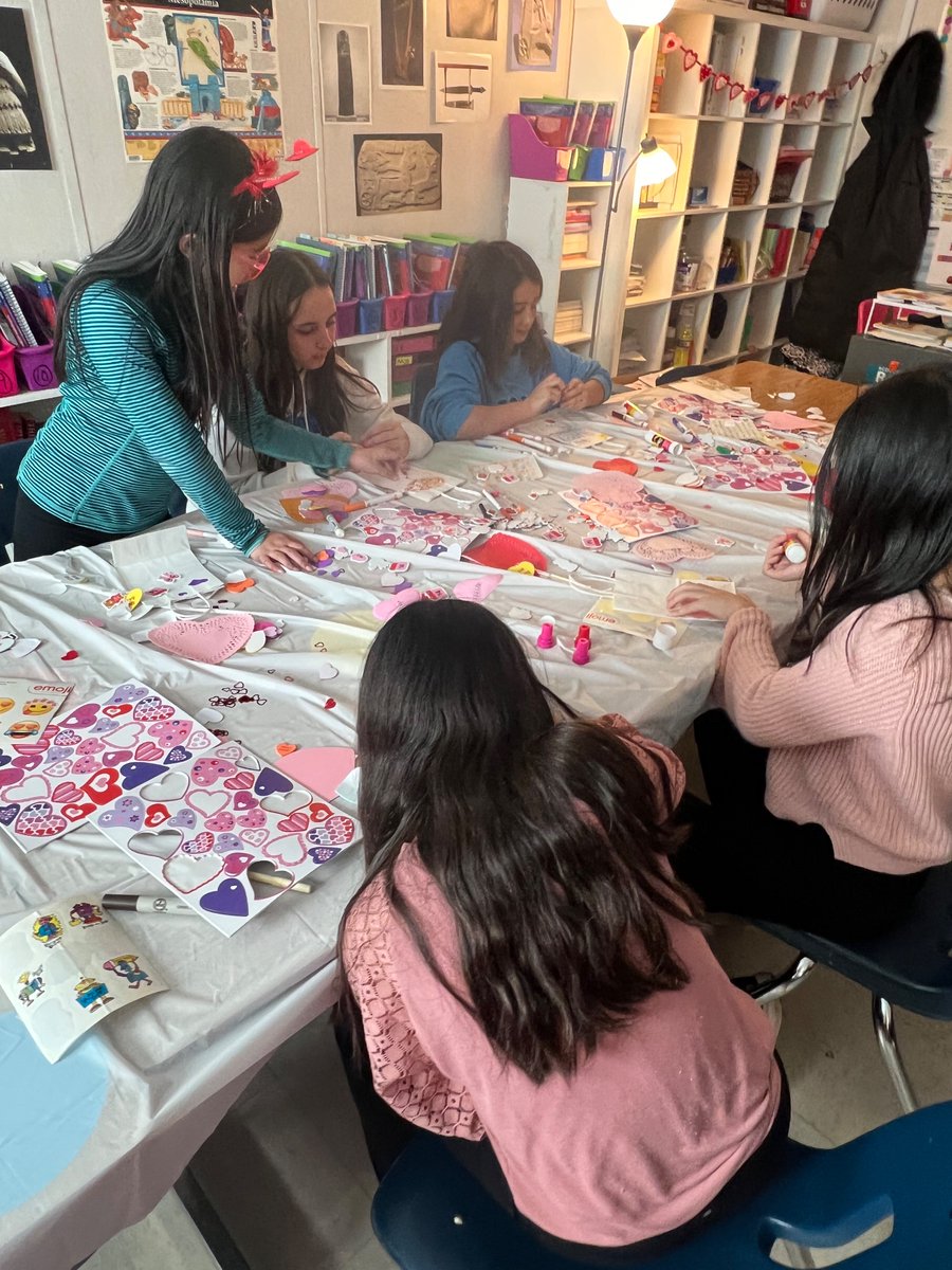 MsFearrington's tweet photo. Our Valentine’s Day party was a blast! Thank you to our room parents for putting this together, and thank you parent volunteers! 💌 https://t.co/UtcvjBM0nn