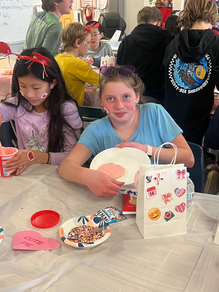 MsFearrington's tweet photo. Our Valentine’s Day party was a blast! Thank you to our room parents for putting this together, and thank you parent volunteers! 💌 https://t.co/UtcvjBM0nn