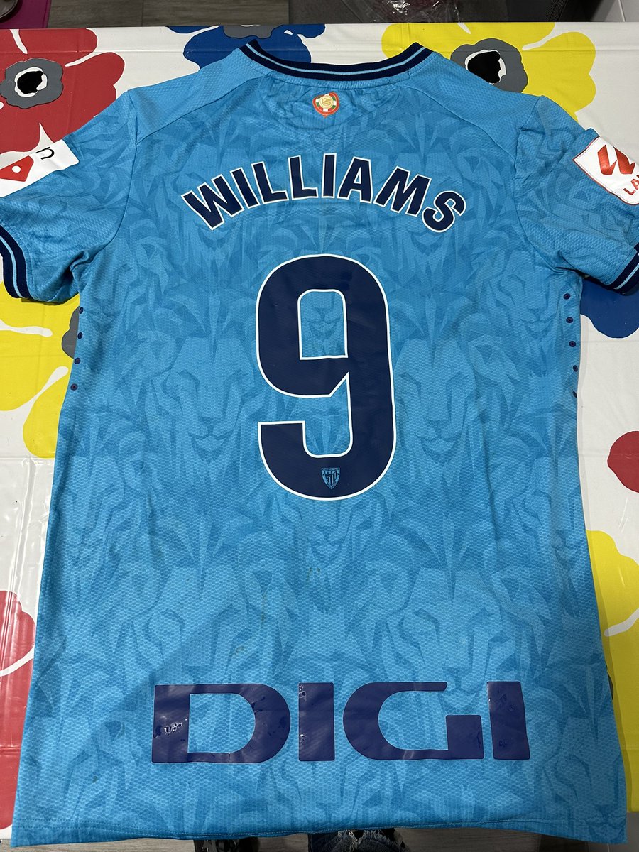 En Septiembre del 22 en Lorca,después de hablar un rato me prometiste tu camiseta,el pasado Lunes,al verme,tu frase fue: “Lo que se dice se cumple” y me regalaste la camiseta con la que acababas de jugar el partido, <a href="/Williaaams45/">IÑAKI WILLIAMS ARTHUER</a> un crack dentro y fuera del campo,Gracias!!!