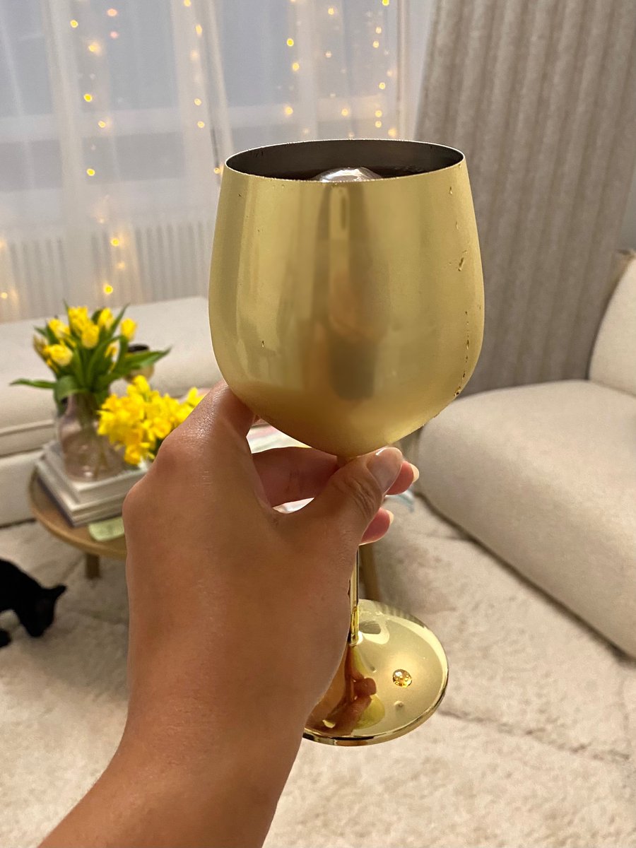 For Valentine’s Day, my husband surprised me with our own @LoveisBlindShow ‘pods’ to watch the new series, right down to the iconic gold goblets. Literally the funniest night!