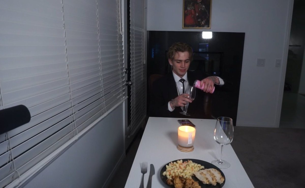 𝘮𝘦𝘭 tweet media