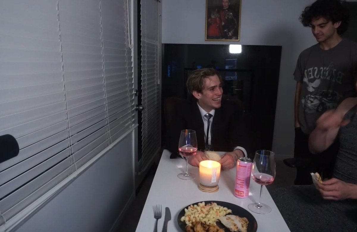 𝘮𝘦𝘭 tweet media