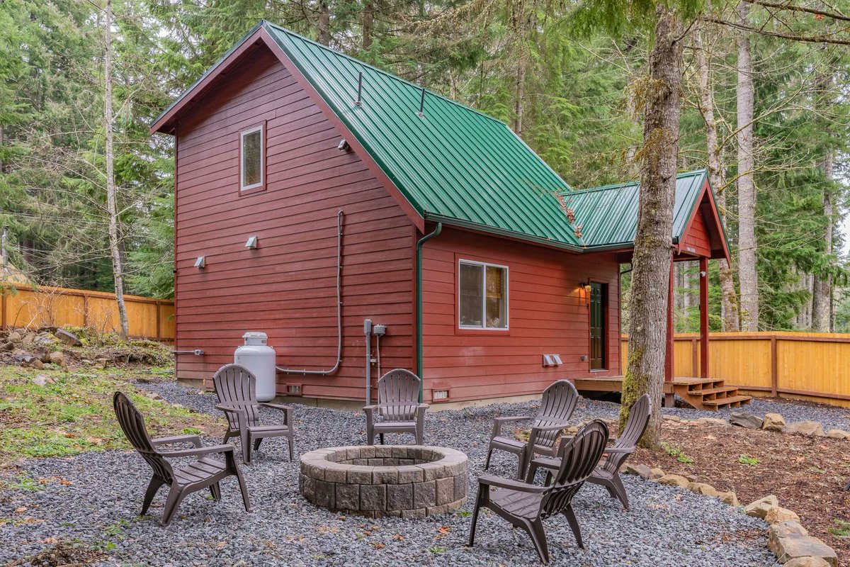 Bringing the family to Ashford this summer? Consider a stay at the Tahoma Canyon: a 2-bedroom, 2-bath vacation rental near Mt. Rainier. Sleeps up to 6. Book early for prime dates: visitrainier.com/tahoma-canyon/