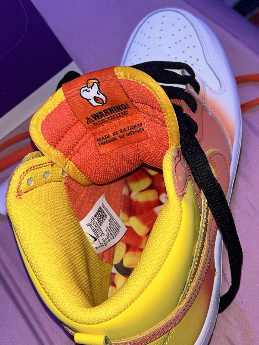 DinoStaxkzkixkz's tweet image. Soo dang Great🖐🏾been in luv since #snkrapp EA Win #letgooo #gotem but restock a must for Folksz need something awesome #yolo #keeprockingkicksz #sweettoothsbs #candycornsbdunks #sbdunkhigh ⁦@snkr_twitr⁩ respect all yu do! ⁦@DinoStaxkzkixkz⁩ ⁦@MattyH819⁩ 💯🌽🥵🦖