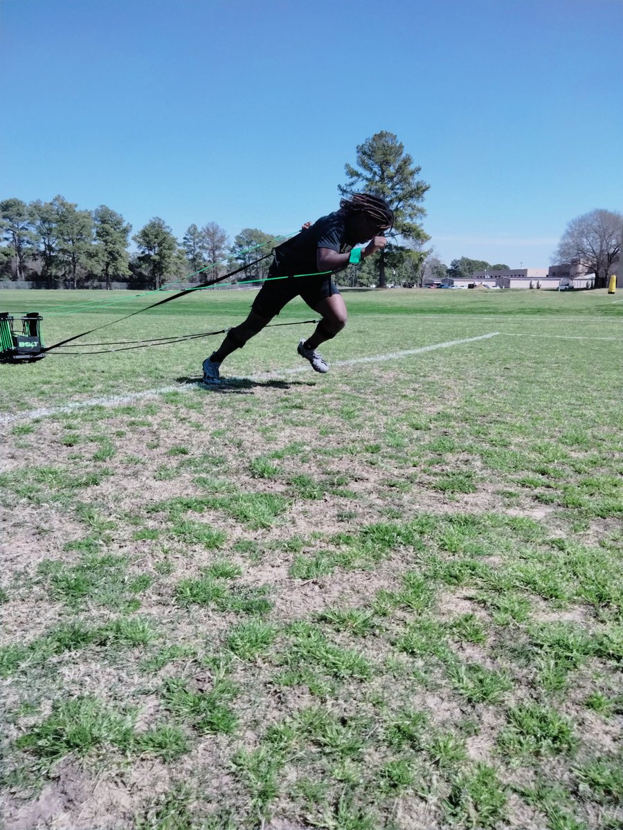 footfireinc_20's tweet photo. 2028 RB @themicahrhodes put in work on the @GxBolt today. #gxbolt #boltup⚡ #gotspeed🤔 #itsfunbeingfast🏃🏾 https://t.co/Y1ABHKDuNz