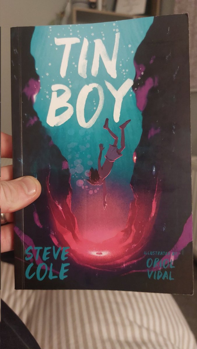 Another brilliant collaboration between @SteveColeBooks @Oriol__Vidal and @BarringtonStoke. Shining a light on the dangerous world of illegal tin mining, this doesn't shy away from the desperate, brutal lives of those involved. Unflinching and eye-opening, this was superb.👍