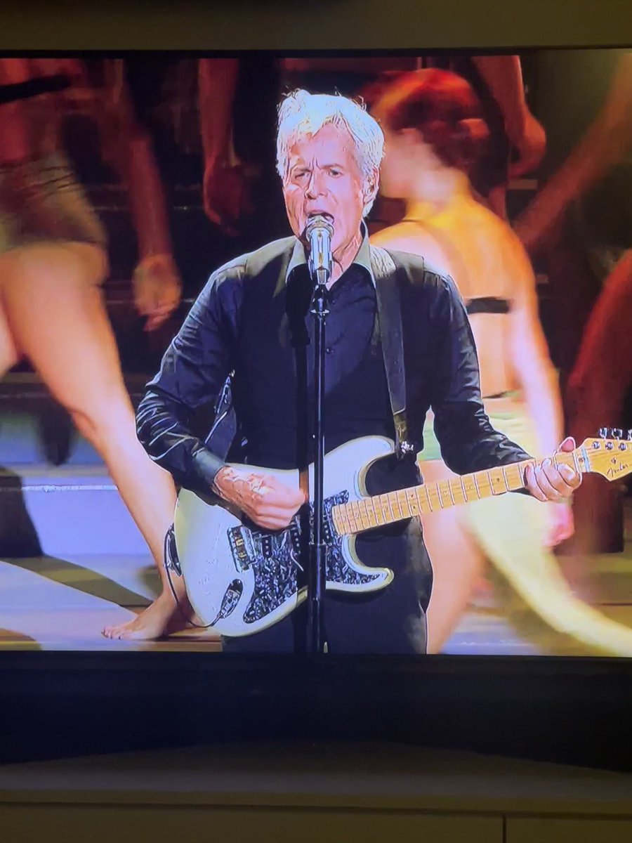 s1ntesi's tweet image. Favoloso, la musica senza età, giovani solo per farvi una cultura, questa è musica, queste sono parole, questo è un cantante…il resto è auto tune… #Baglioni #aTUTTOCUORE #claudiobaglioni