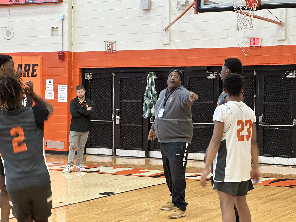 Great to visit with Coach Sterling and the 20-0 Benton Harbor boys basketball team as they prepare for a top 5 showdown on the road at Brandywine Friday night on WHME TV 46!