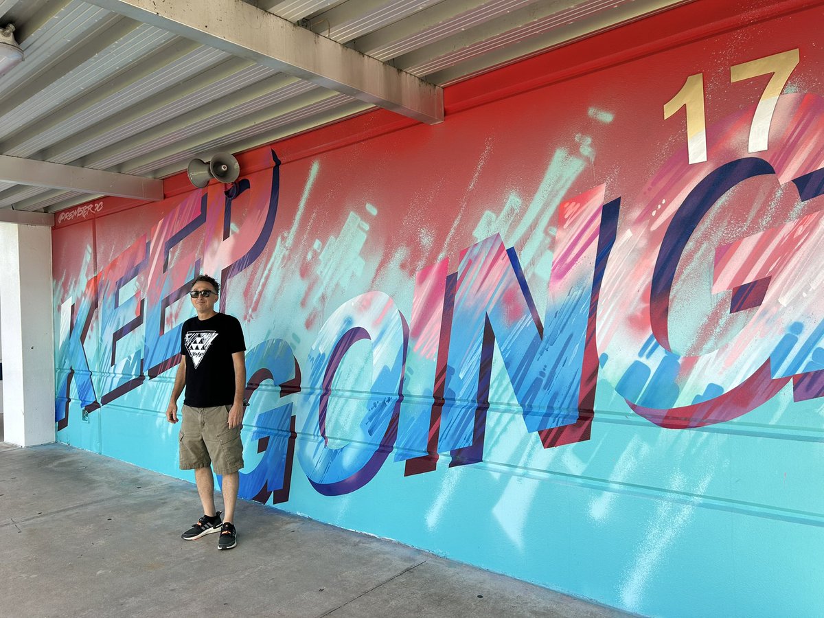 FlhsOfficial's tweet photo. Thank you to Ms. Quinn, our Community Liaison, who was able to get these incredibly talented artists to help us beautify our campus 🎨🖌️💙🤍 #2getherinServiceandLove @remoteroc @VirginiaMarvel https://t.co/GLsr3Oi7jR