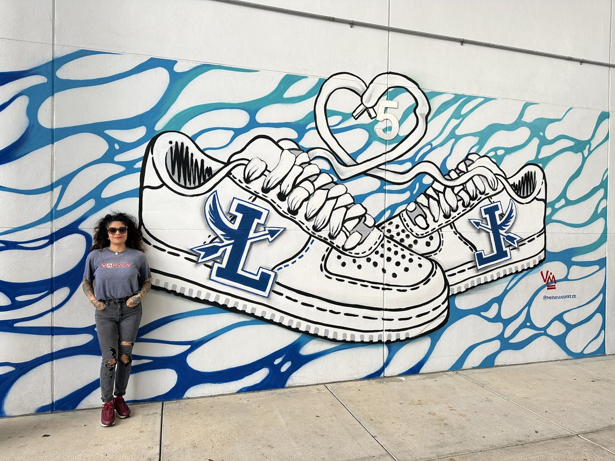 FlhsOfficial's tweet photo. Thank you to Ms. Quinn, our Community Liaison, who was able to get these incredibly talented artists to help us beautify our campus 🎨🖌️💙🤍 #2getherinServiceandLove @remoteroc @VirginiaMarvel https://t.co/GLsr3Oi7jR