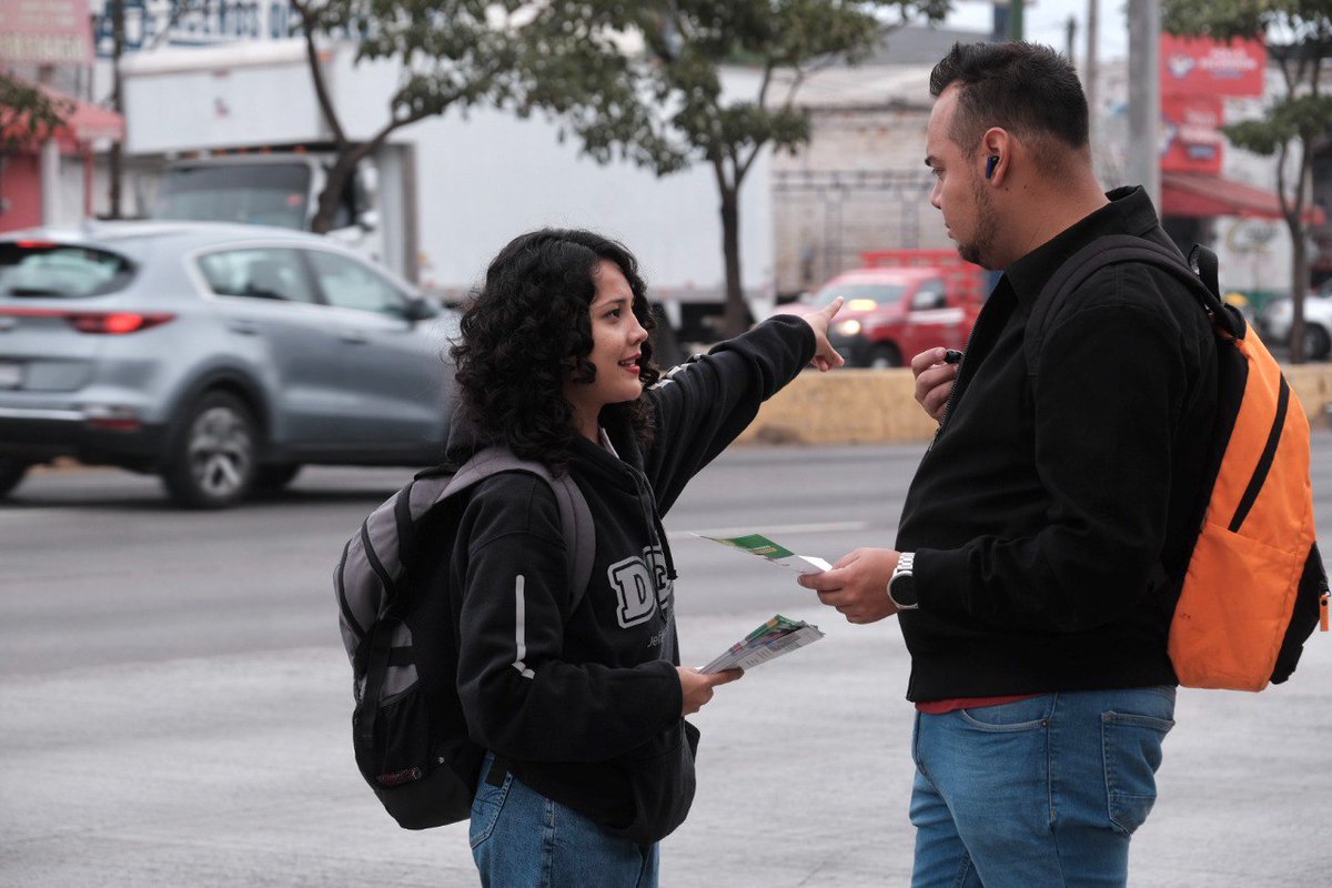 EnriqueAlfaroR's tweet photo. Ya arrancó la etapa de socialización del corredor #LópezMateos para que vecinas y vecinos, usuarios del transporte público y automovilistas que se mueven por esta importante arteria conozcan todos los detalles de lo que se viene como alternativa de movilidad para esta zona de la ciudad.

Se trata de 8 nuevas rutas. La primera etapa, que inicia este 24 de febrero, empezará con 3 rutas y la segunda etapa, con las 5 rutas restantes, comenzará operaciones el 2 de marzo, con unidades nuevas, articuladas, de bajas emisiones y con modalidad de pago de #MiMovilidad. Además de que el corredor contará con parabuses techados, modernos y con mapas de barrio.

Pero no crean que solo se trata de nuevos camiones, sino que también es un modelo de conectividad total, porque conectará al sur, desde Tlajomulco, con el centro de Guadalajara y Zapopan, al unirse con las tres líneas de #MiTren, #Mimacro Periférico y Calzada.

Así es como construimos un legado para la ciudad, poniendo el ejemplo de que aquí sabemos cerrar filas, escuchar a la gente y encontrar soluciones de futuro para la metrópoli, y lo hicimos pensando primero en Jalisco.