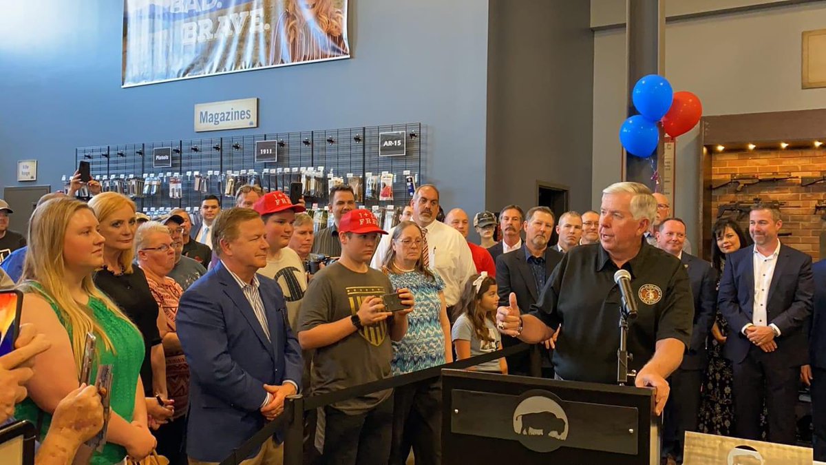 LauraAnnSTL's tweet image. The White House has contacted Kansas City Mayor Lucas, offering federal assistance.

In 2021, Missouri Republicans passed #HB85, declaring fed gun laws invalid in MO. It also banned local police from assisting feds in enforcing federal gun laws. PDs face $50k fines for assisting.