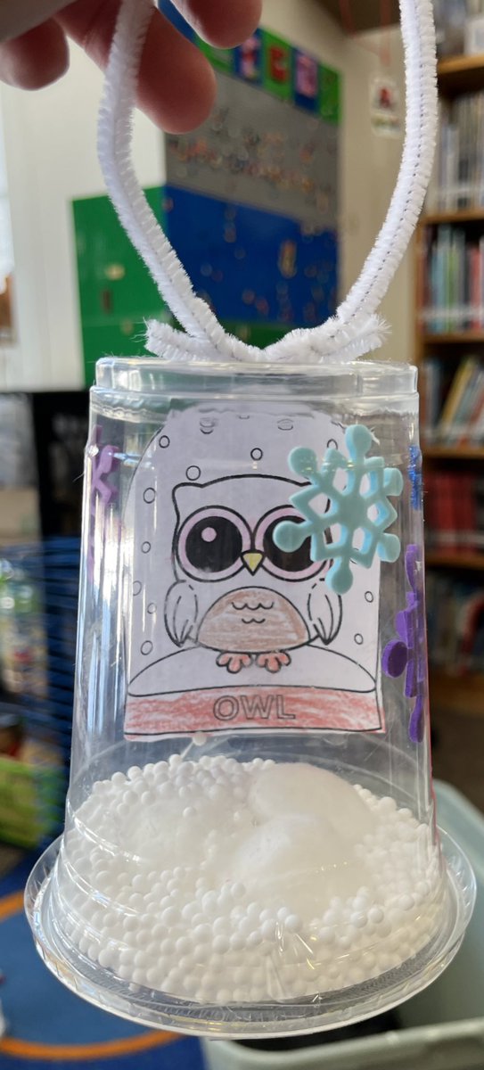 YaelGogolev's tweet image. We ended our winter animals #PebbleGo @CapstonePub research in kindergarten with super cute 🥰 snow globes complete with fake snow &amp;amp; our researched animals!  #ewlearns @NorthSideEW @MrsKirell @AlisonLButler #libraryfun #whosaidresearchisntfun
