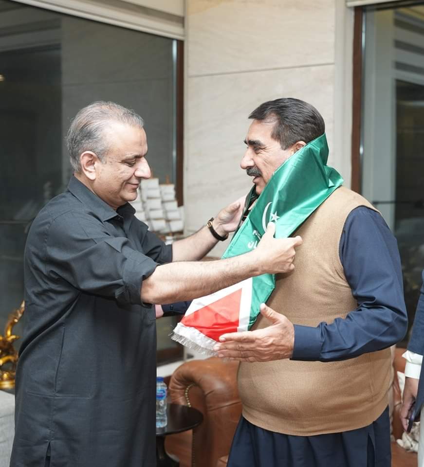 teamaleemkhan's tweet photo. بھکر پی پی 91 سے آزاد ممبر صوبائی اسمبلی حافظ غضنفر عباس چھینہ کی صدر استحکامِ پاکستان پارٹی عبدالعلیم خان سے ملاقات ہوئی، آئی پی پی قیادت پر مکمل اعتماد کا اظہار کرتے ہوئے پارٹی میں شمولیت کا اعلان کیا۔ اس موقع پر سینئر رہنما آئی پی پی شعیب صدیقی اور میاں خالد محمود بھی موجود تھے۔
#AbdulAleemKhan #IstehkamEPakistanParty