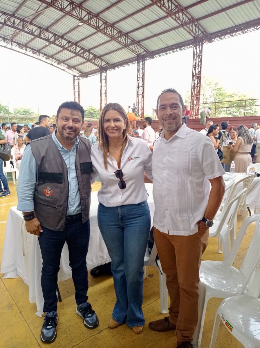 ramirezsandram's tweet photo. Muy complacida de aportar en representación de la entidad cameral, en la construcción del Plan de Desarrollo departamental. Trabajando de forma articulada por el occidente del Huila. 🙌🏻 @CCHuila @LinaMar47706282 @ClaraInesTrivi2 https://t.co/LvYBzzCDsc