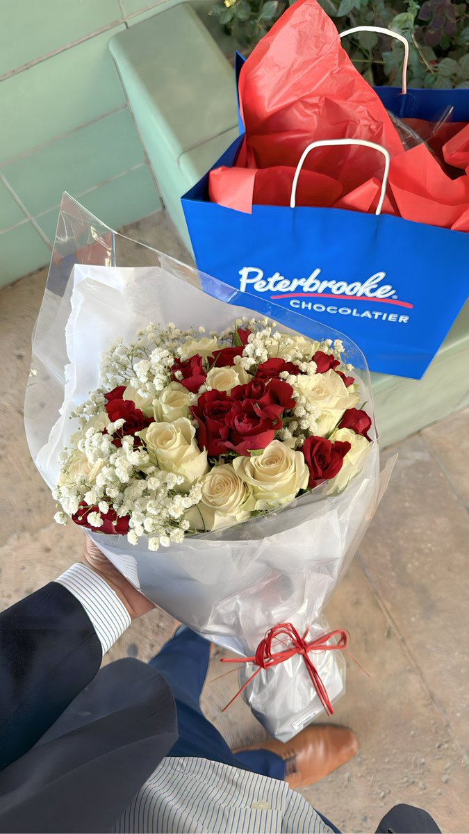 Rafaelespinal18's tweet photo. Special delivery for the love of my life♥️ https://t.co/r34wu25wsR