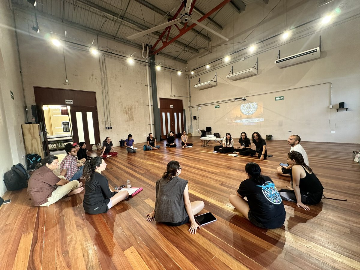LaRendija's tweet photo. #worldoperalab
En la @UNAYucatan 

Inicio del taller con Miranda y Yadi 🌿🌿🌿

Gracias @ESAYTeatro y @TeatroRendija https://t.co/MVJumHIdqt
