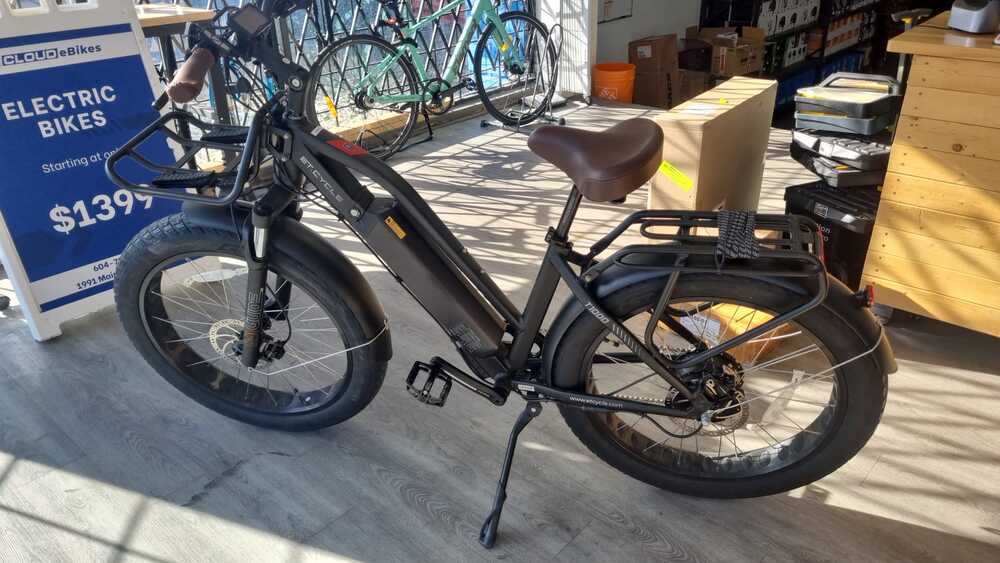 Project529VAN's tweet photo. Stolen from outside the gym in the 700 block of Davie St. Last seen on Feb 12th. Reported to police. https://t.co/OLPLyDINgK @Project529BC @VancouverPD @WECHCPC @Granvillecpc1 @MVTP_WCPC @TransitPolice https://t.co/7yN5W5rQZz