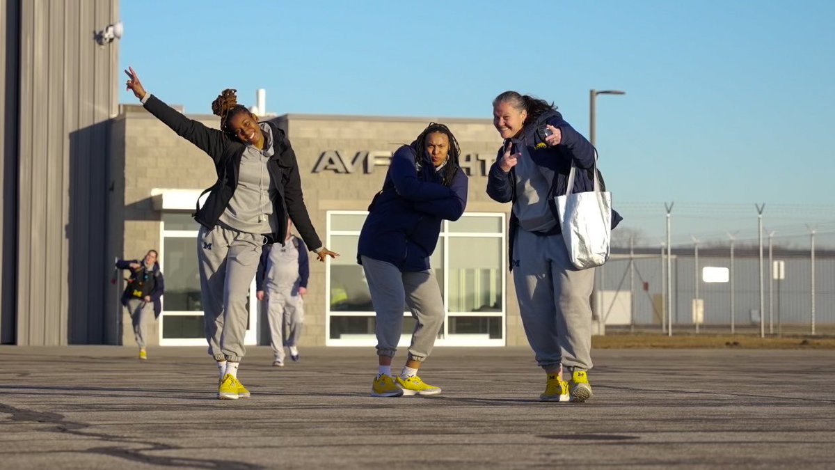 umichwbball's tweet photo. Next stop, Iowa! 

#GoBlue https://t.co/2XgH8GYvxk