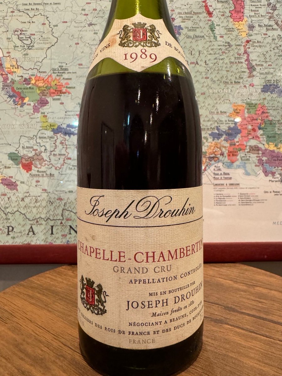 バレンタインなので良さげなワインと言うことで、シャペルシャンベルタン❗️1989のグランクリュです‼️紅茶やトリュフの香りがそこはかとなく❗️ほんのちょっとの甘みがあったりして、安定のドルーアンさんです。これはホワイトデーも楽しみウマし‼️
#シャペルシャンベルタン　#ジョセフドルーアン