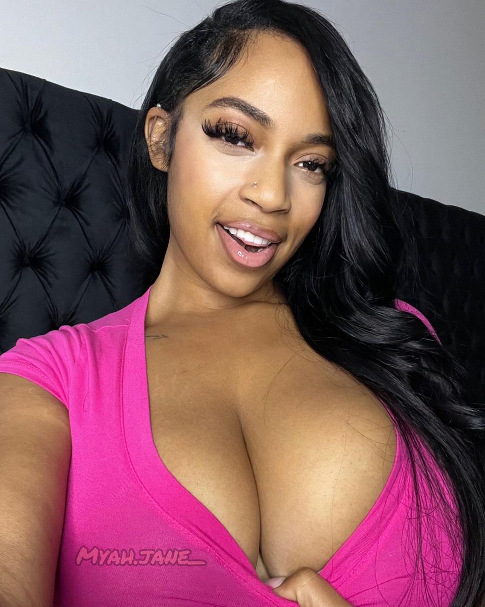 Myah Jane's Twitter profile picture, showcasing her signature style