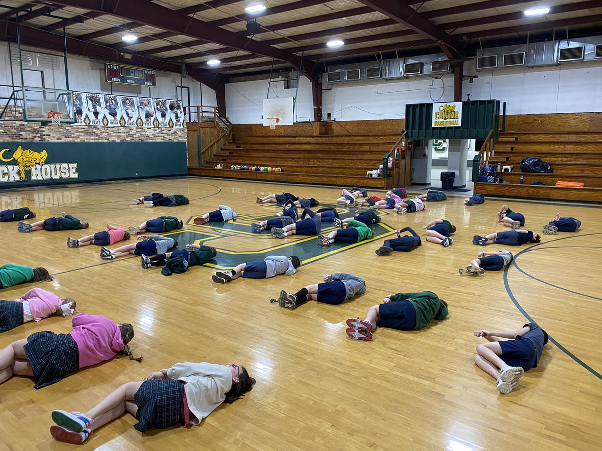 CoachRiverTron_'s tweet image. 5th grade PE learning some FRC! #ControlYourself